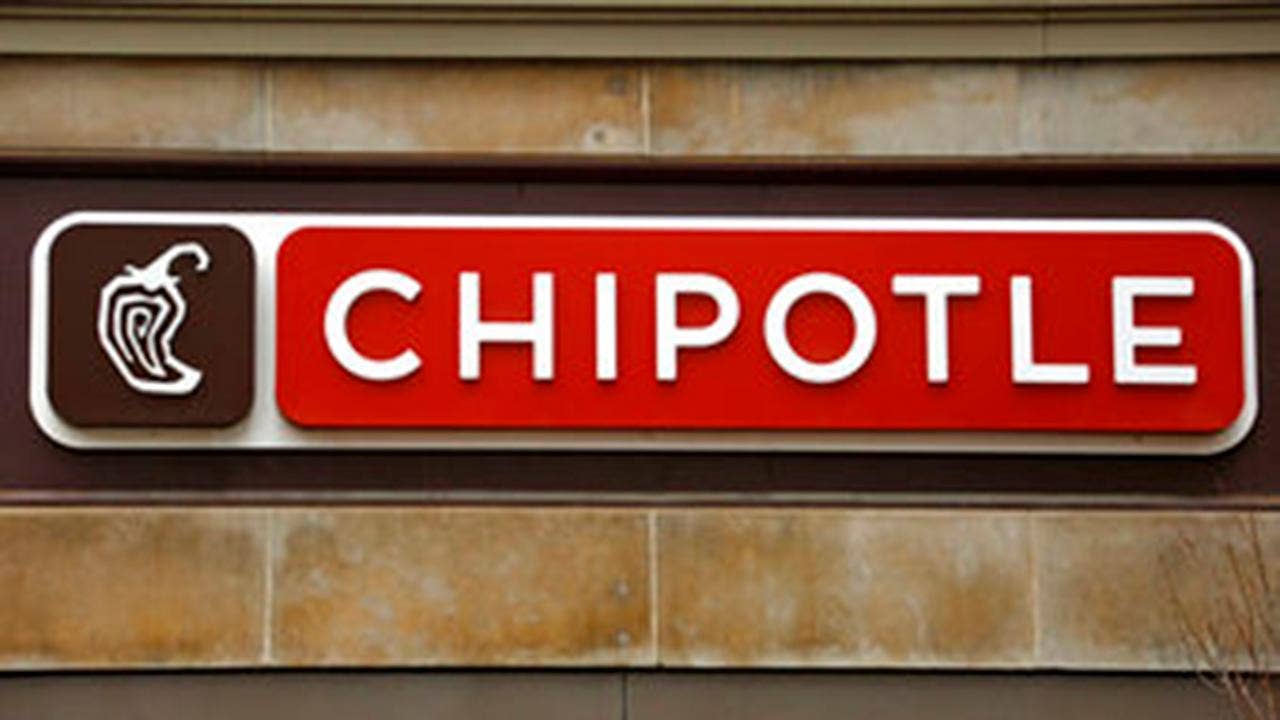 Chipotle closes restaurant where customers got sick Chipotle closes restaurant where customers got sick
